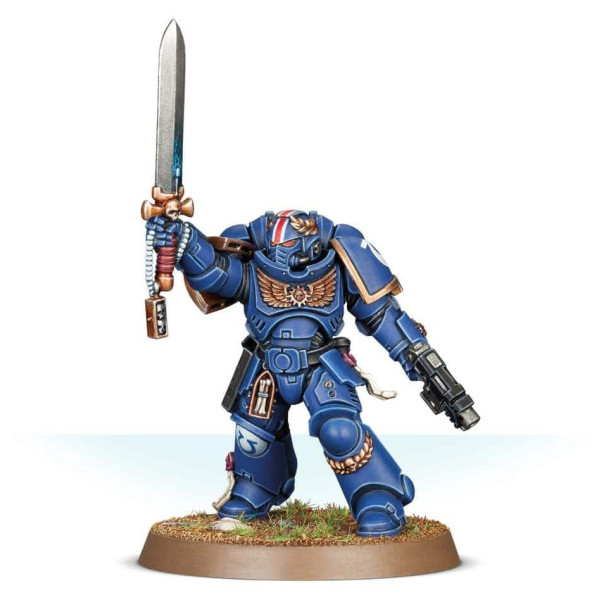 Primaris Lieutenant mit Energieschwer